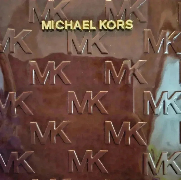 Michael Kors Voyager Red Large Leather Tote - Picture 4 of 9